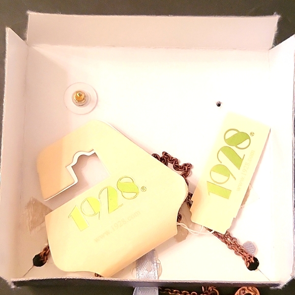 NEW 1928 Copper-tone/Bronze Key Necklace 🔑 Crystals, 18", Gift-Boxed! - Picture 10 of 10